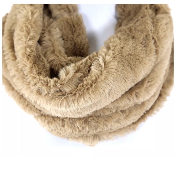 Super Soft Beige Faux Fur Neck Warmer - Picture 2 of 3